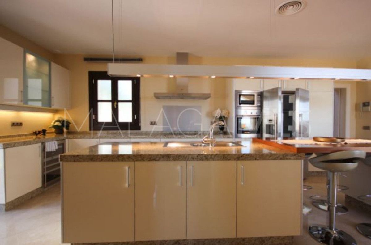 Villa for sale in Benahavis