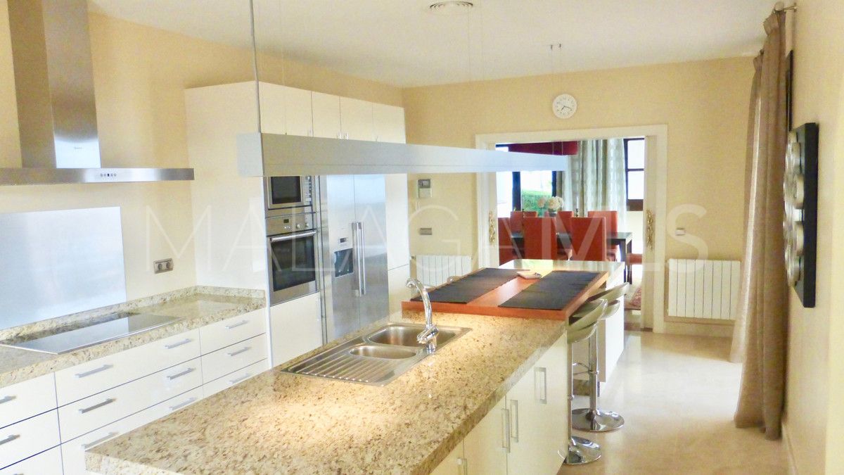 Villa for sale in Benahavis