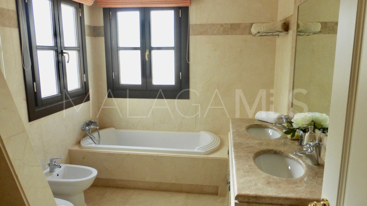 Villa for sale in Benahavis