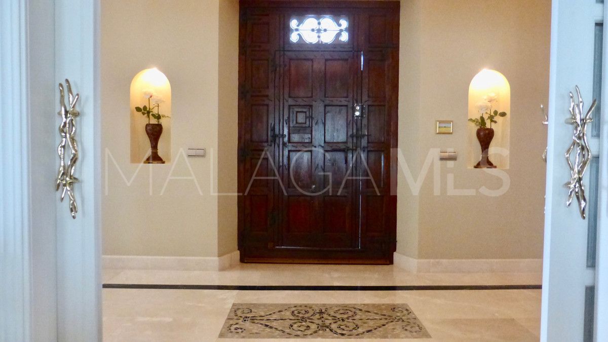 Villa for sale in Benahavis