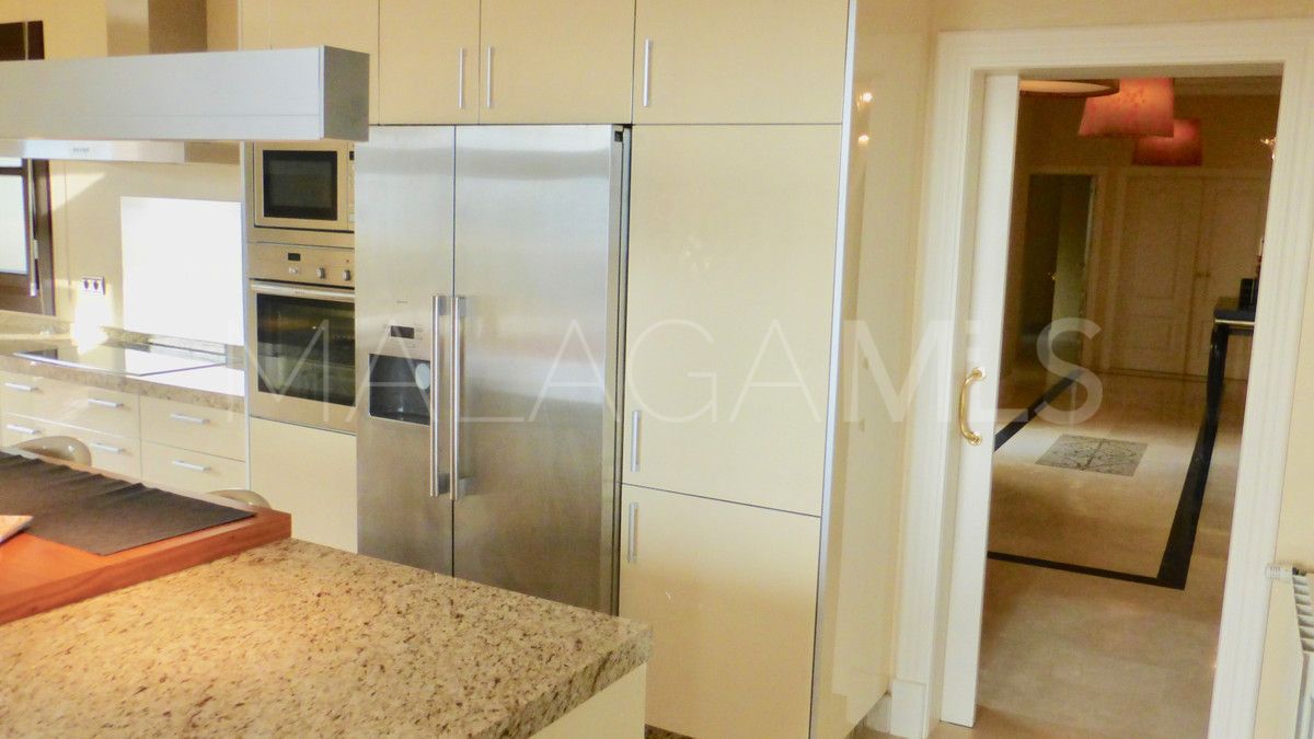 Villa for sale in Benahavis