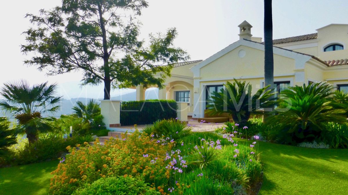Villa for sale in Benahavis