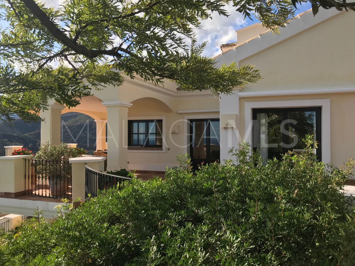 Villa for sale in Benahavis