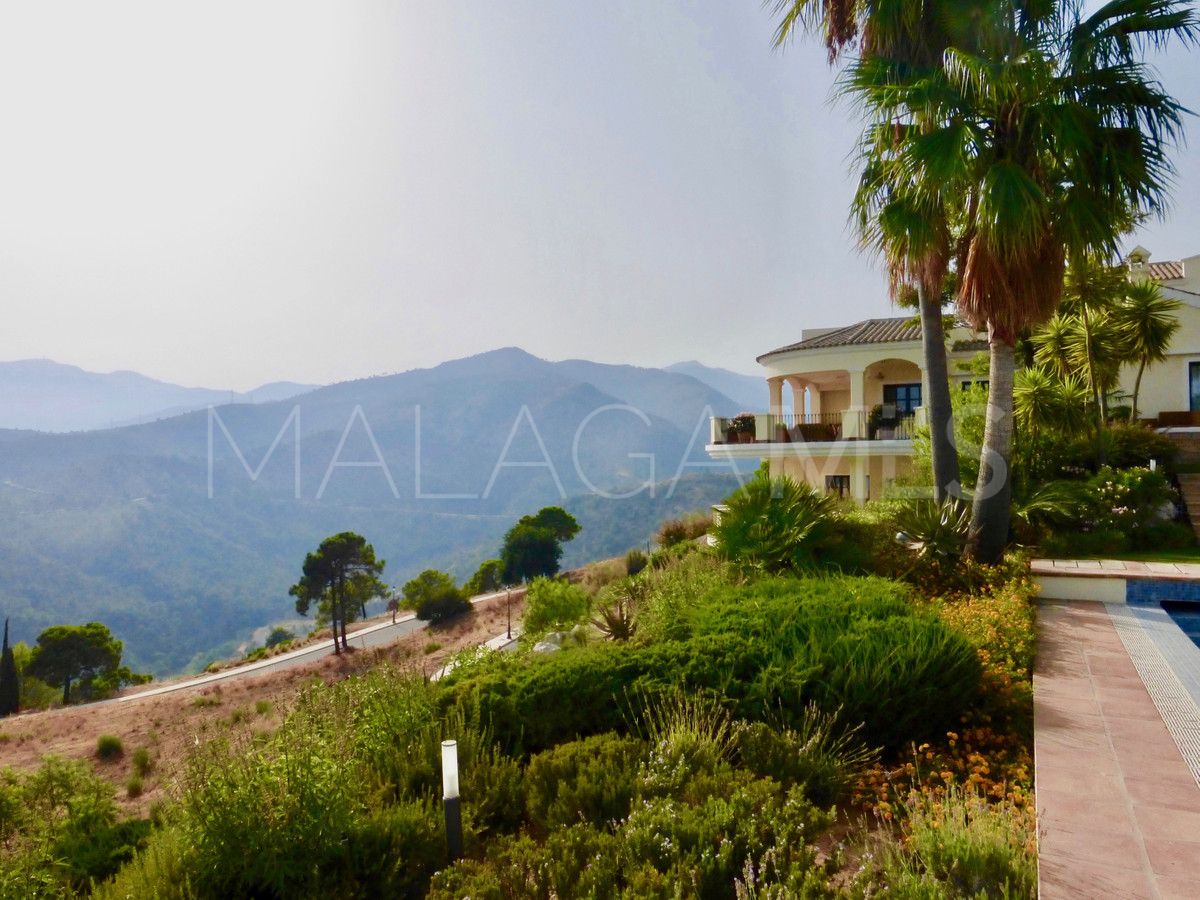 Villa for sale in Benahavis