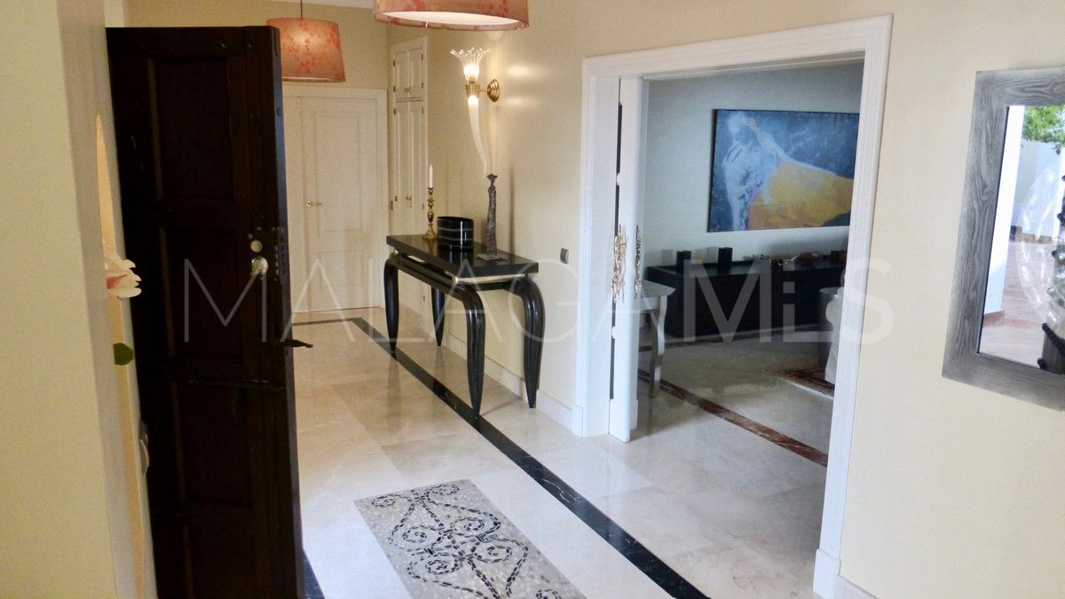 Villa for sale in Benahavis