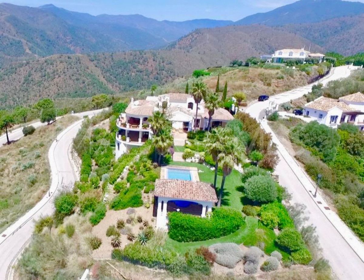 Villa for sale in Benahavis
