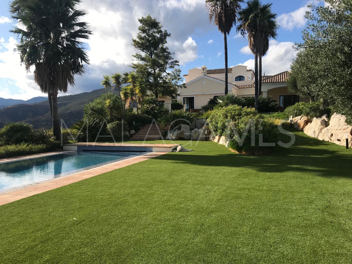 Villa for sale in Benahavis