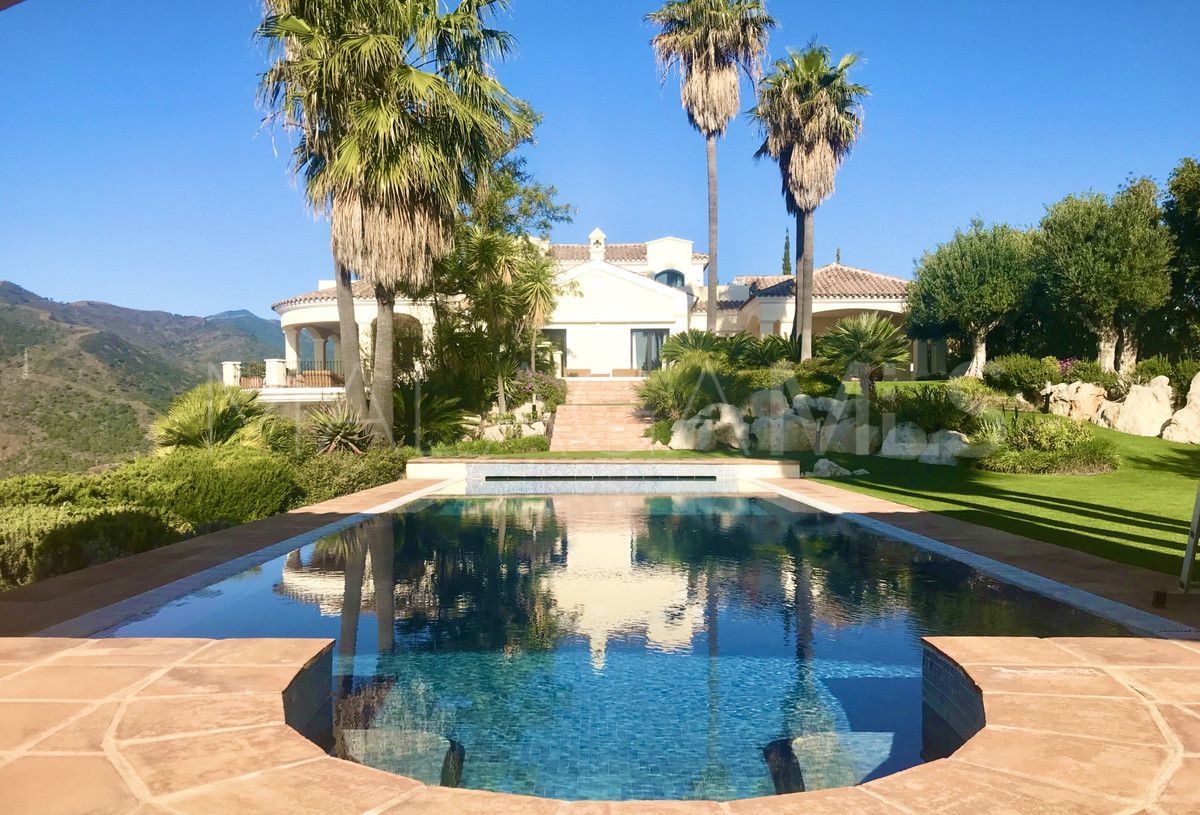 Villa for sale in Benahavis