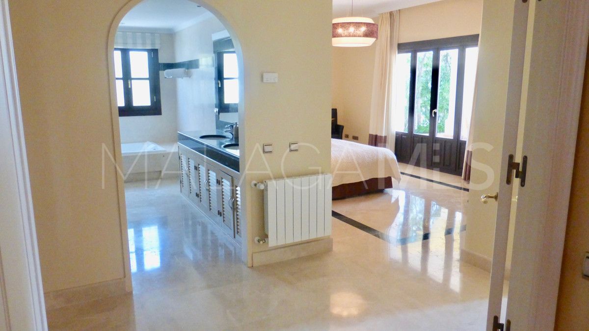 Villa for sale in Benahavis