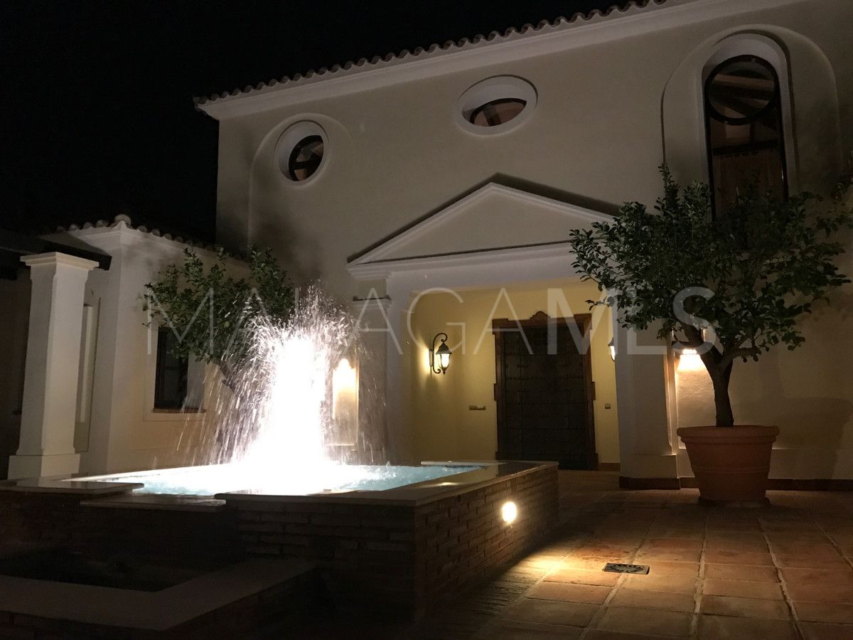 Villa for sale in Benahavis
