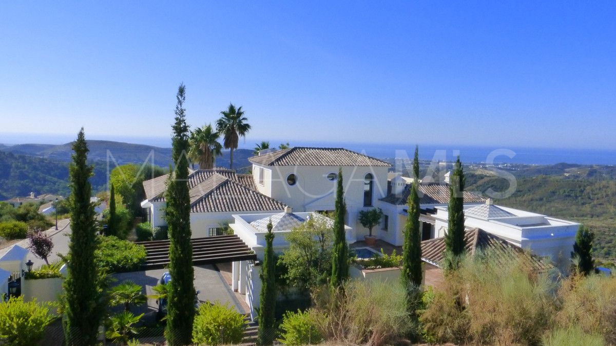 Villa for sale in Benahavis