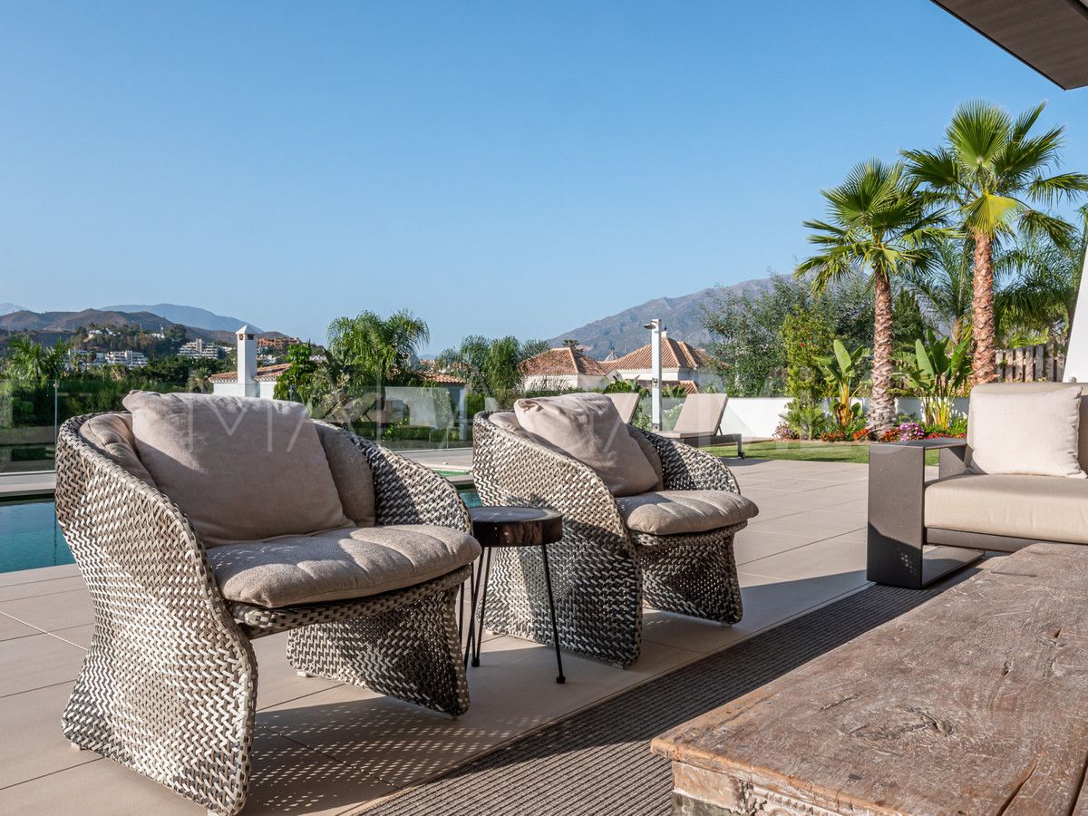 Villa for sale in Nueva Andalucia