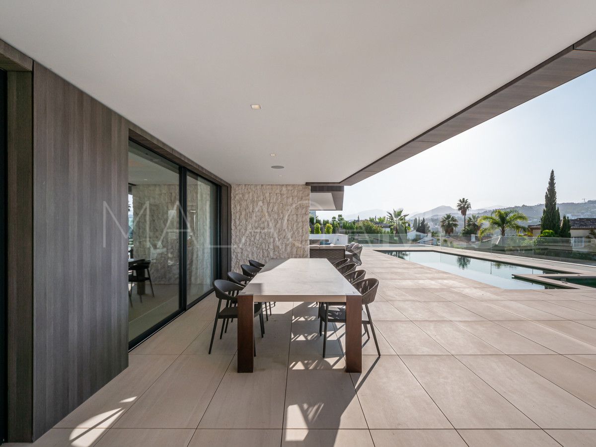 Villa for sale in Nueva Andalucia