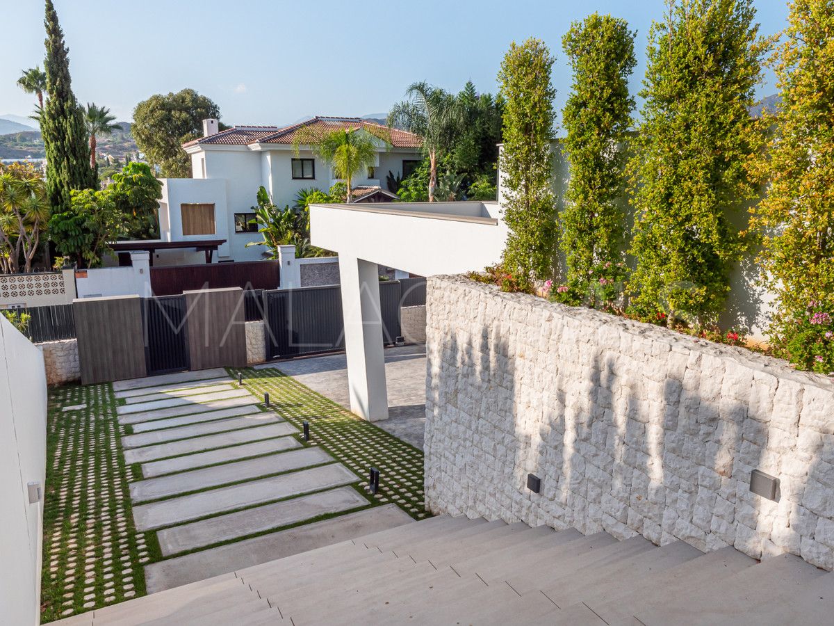 Villa for sale in Nueva Andalucia