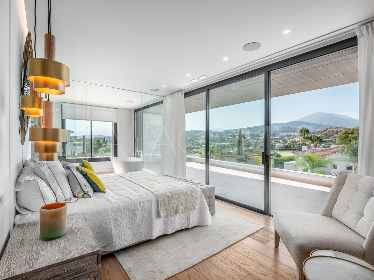 Villa for sale in Nueva Andalucia