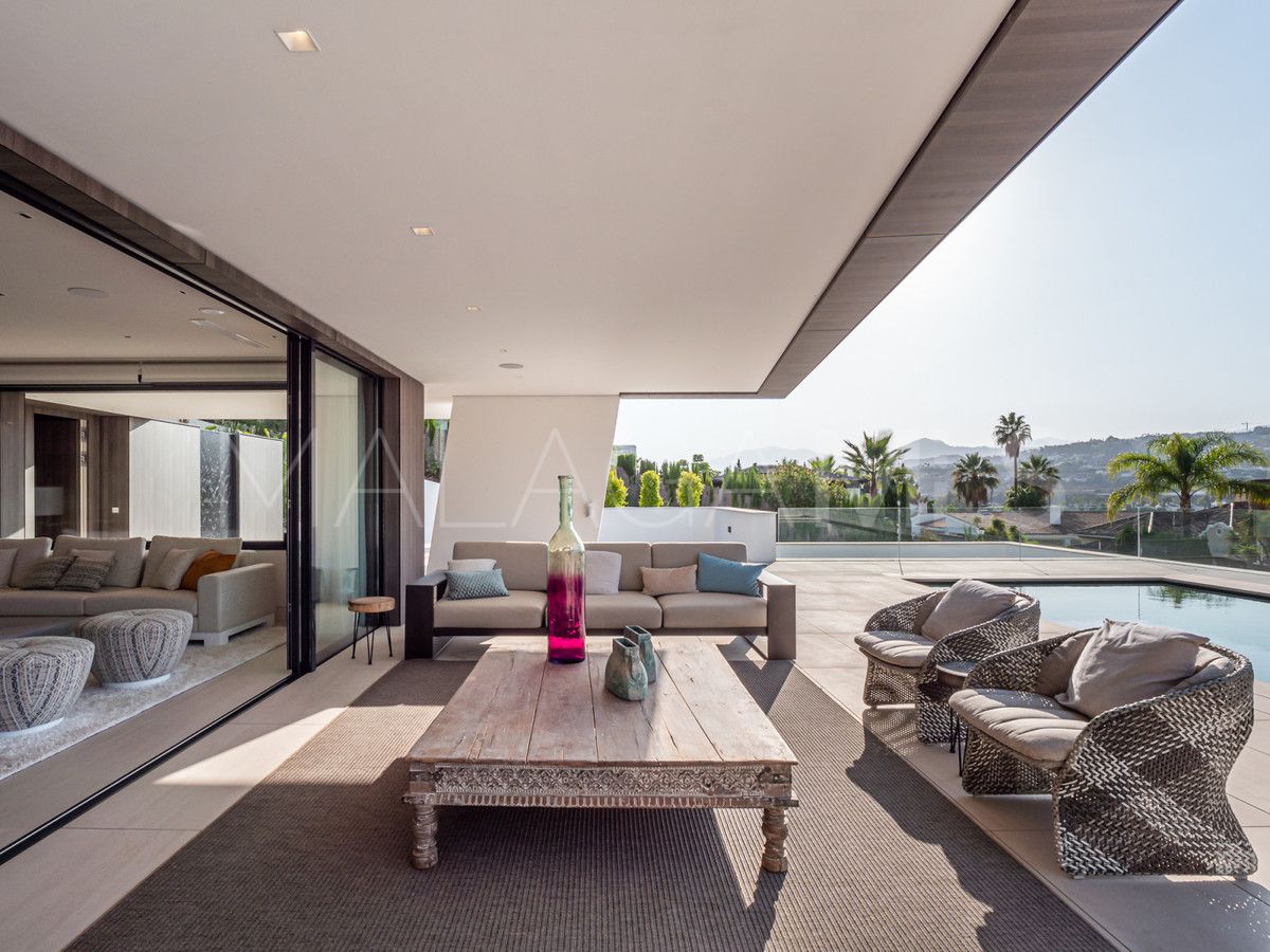 Villa for sale in Nueva Andalucia