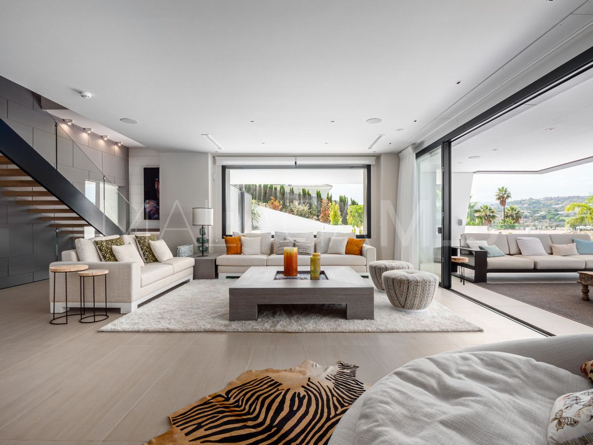 Villa for sale in Nueva Andalucia
