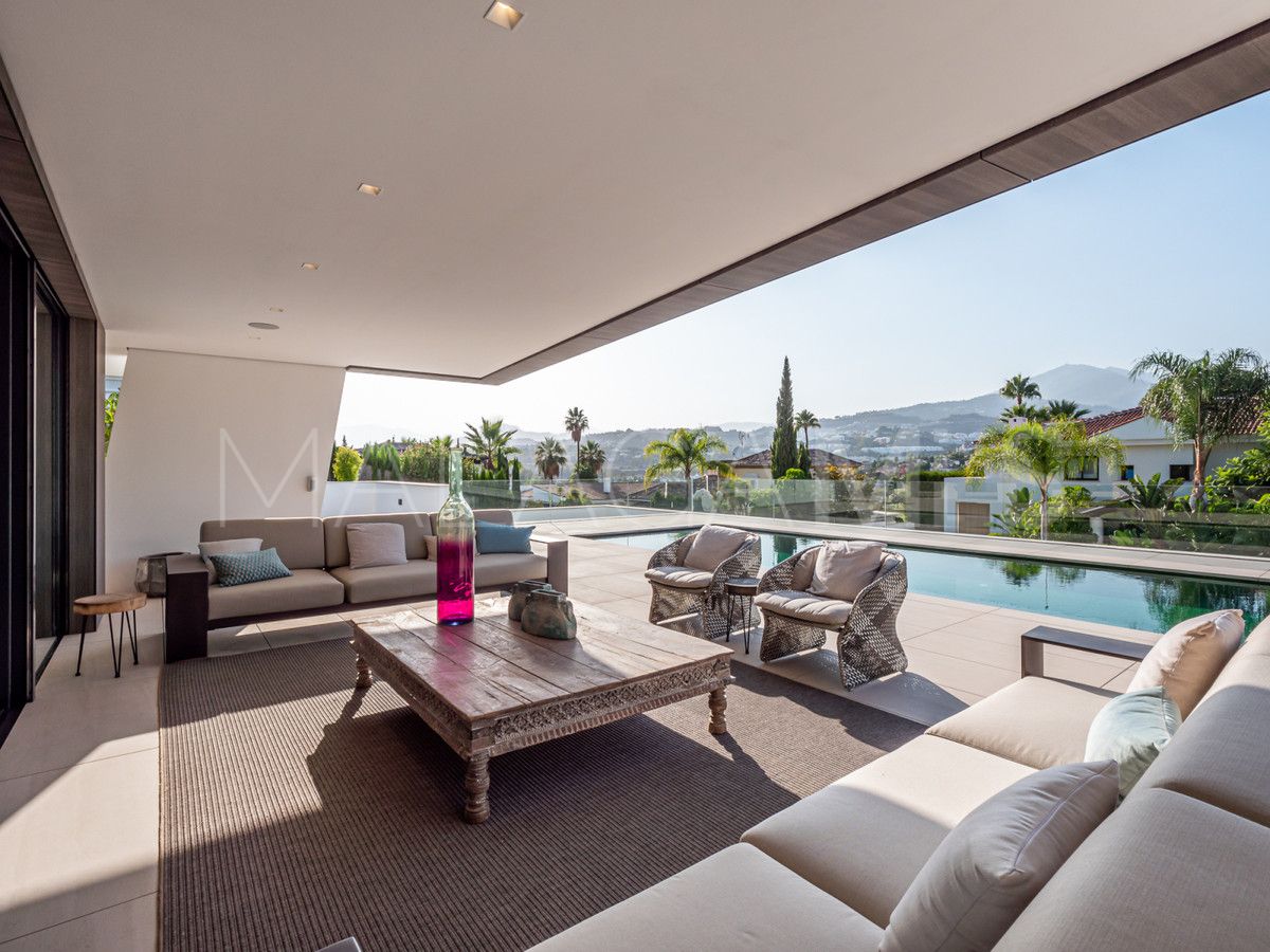 Villa for sale in Nueva Andalucia