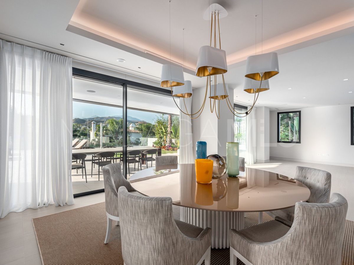 Villa for sale in Nueva Andalucia