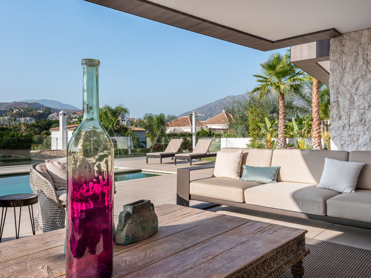 Villa for sale in Nueva Andalucia