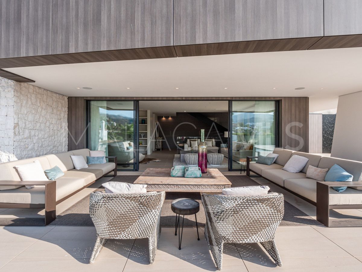 Villa for sale in Nueva Andalucia