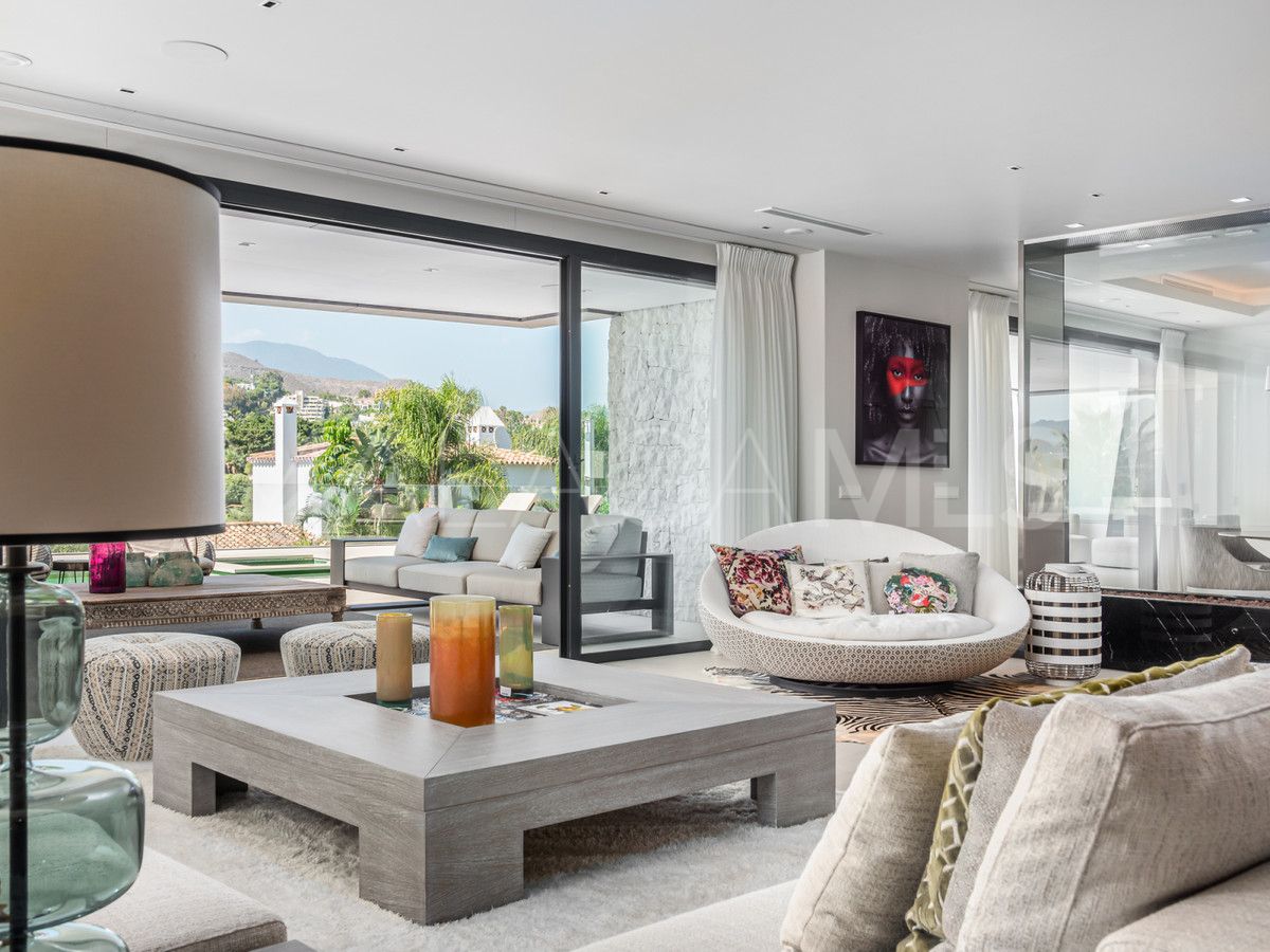 Villa for sale in Nueva Andalucia