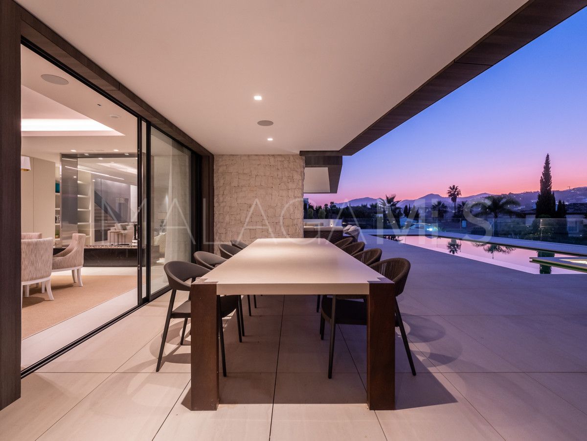 Villa for sale in Nueva Andalucia