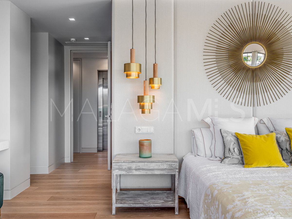 Villa for sale in Nueva Andalucia