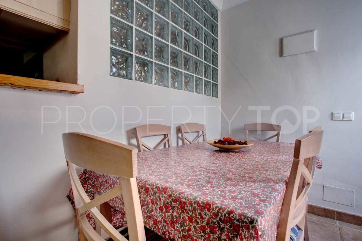 Apartamento de 2 dormitorios en venta en Marbella - Puerto Banus