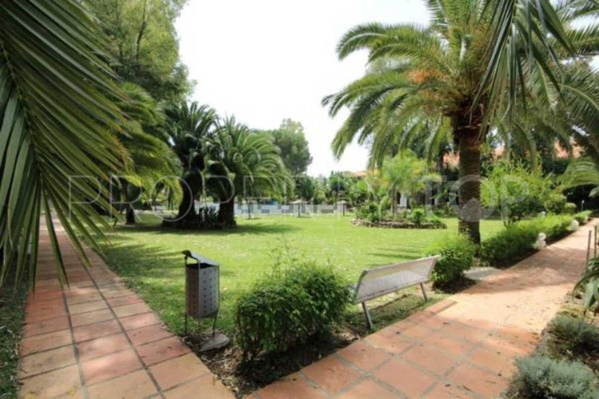 Apartamento de 2 dormitorios en venta en Marbella - Puerto Banus