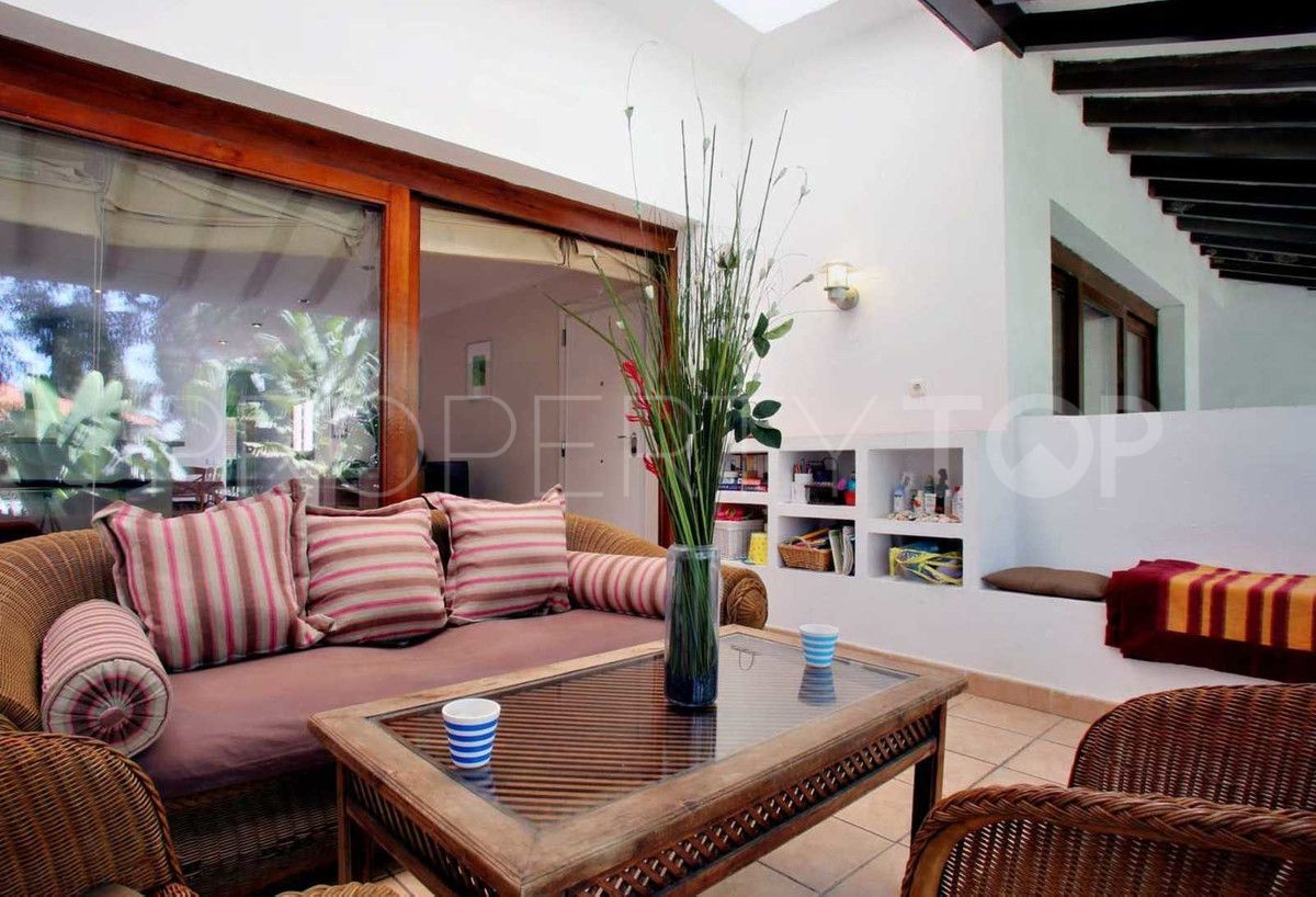 Apartamento de 2 dormitorios en venta en Marbella - Puerto Banus