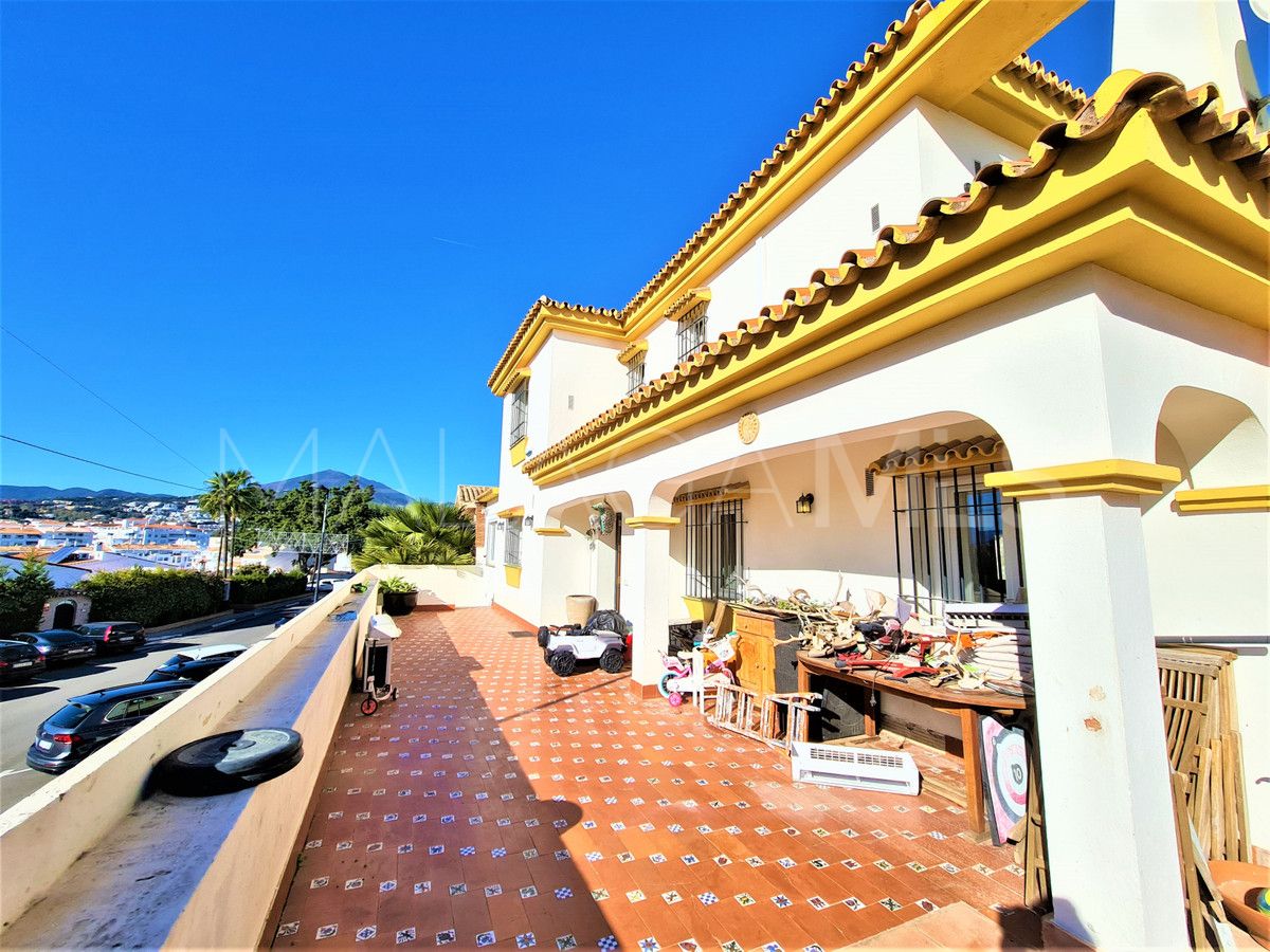 Villa for sale in Nueva Andalucia
