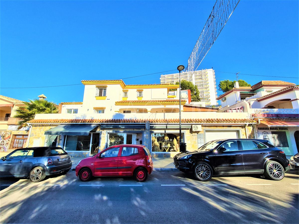 Villa for sale in Nueva Andalucia