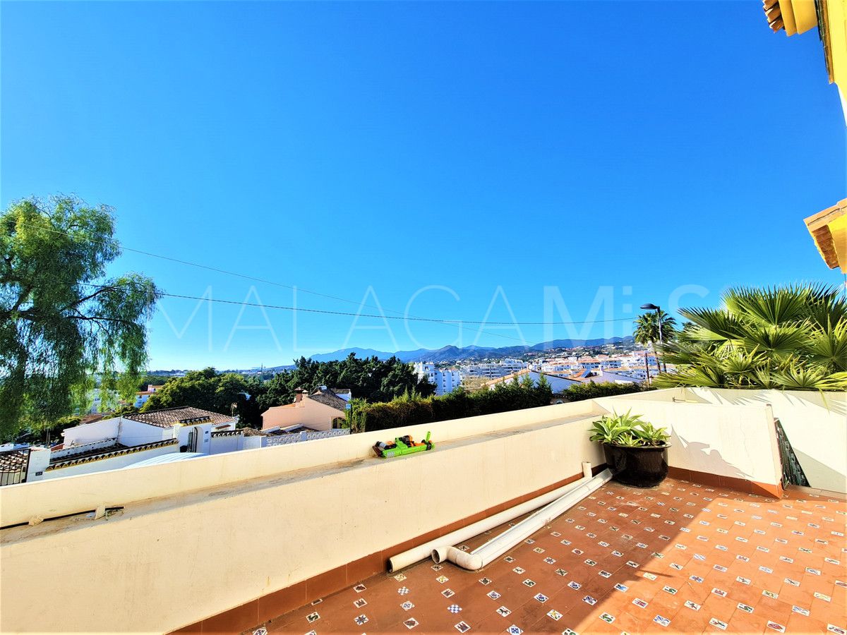 Villa for sale in Nueva Andalucia