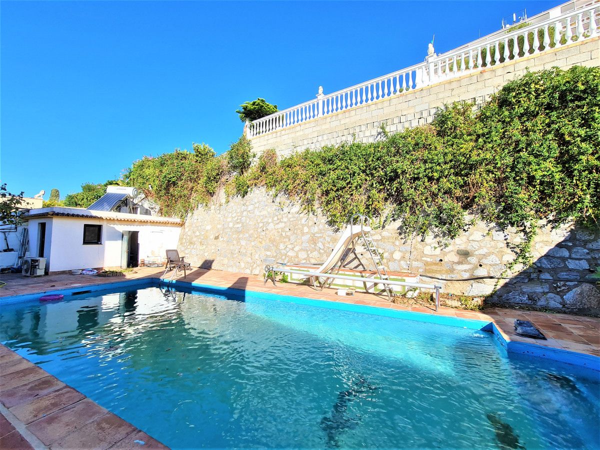Villa for sale in Nueva Andalucia