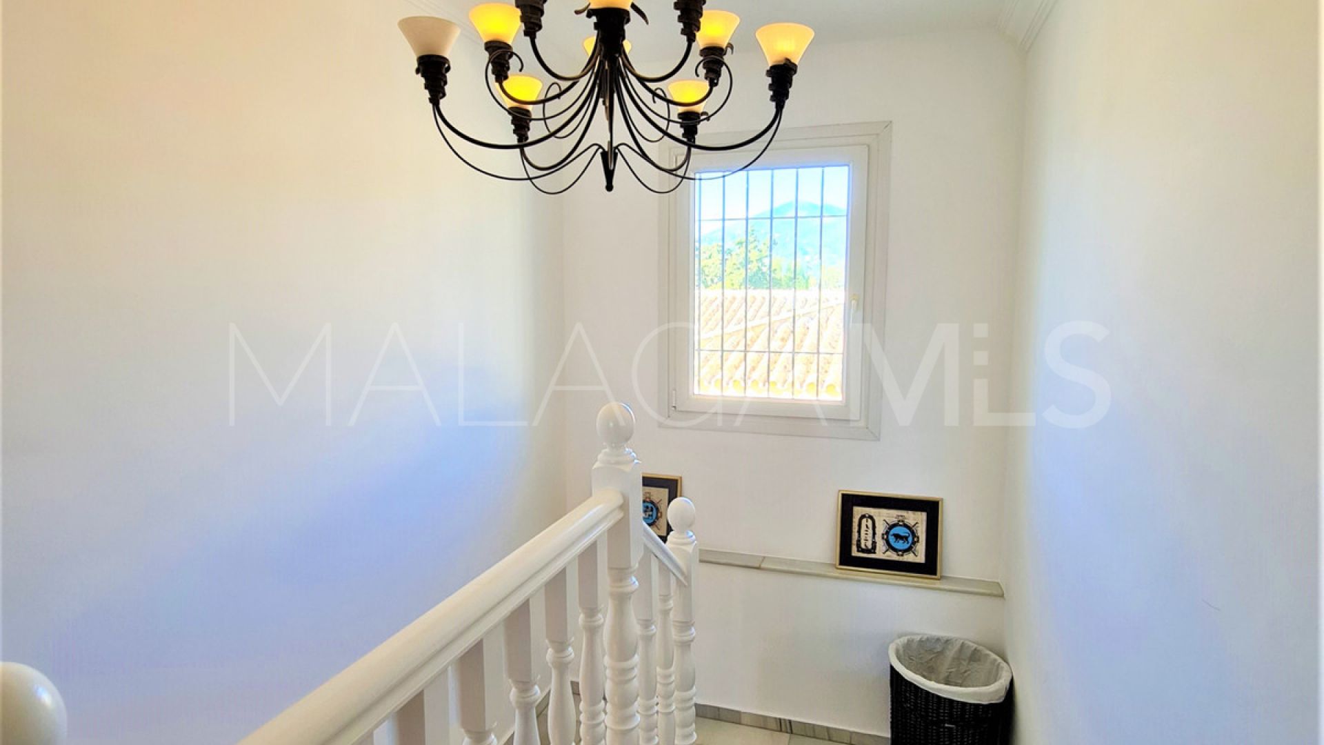Villa for sale in Nueva Andalucia