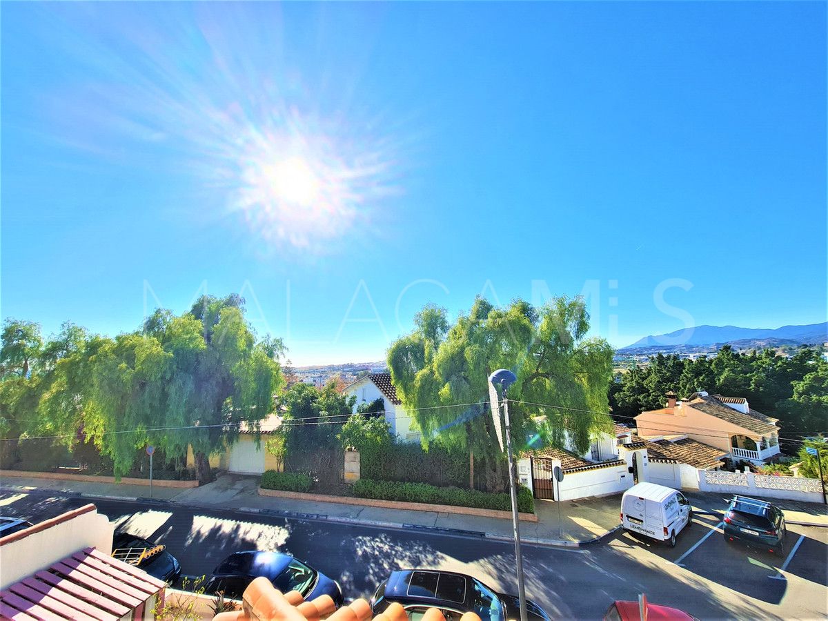 Villa for sale in Nueva Andalucia