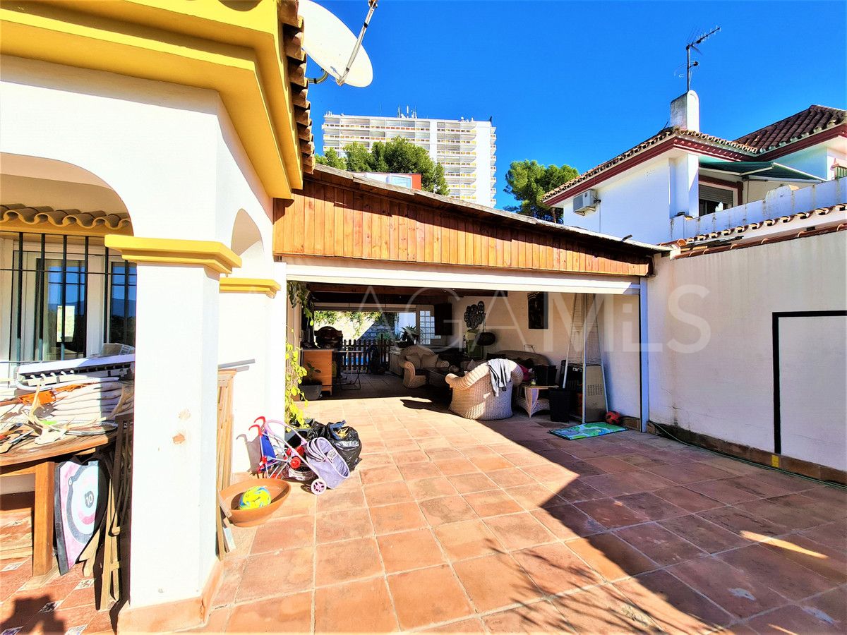 Villa for sale in Nueva Andalucia