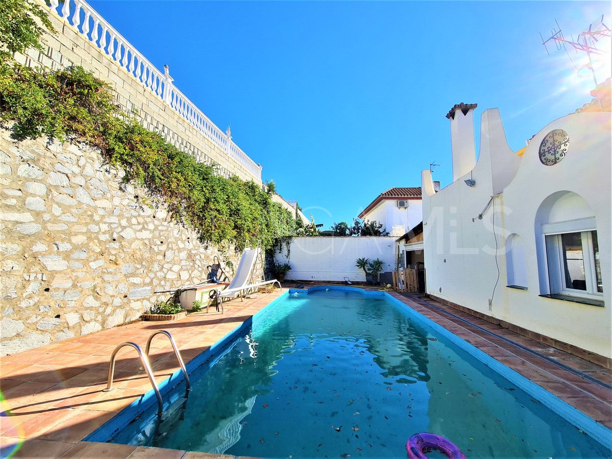 Villa for sale in Nueva Andalucia