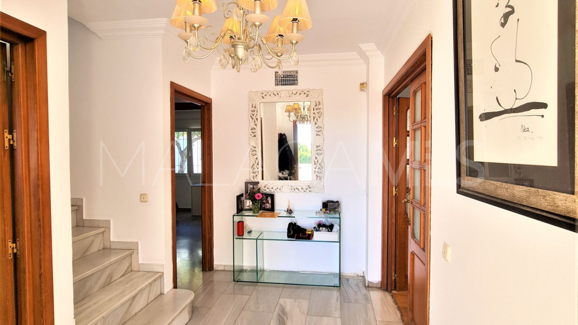 Villa for sale in Nueva Andalucia