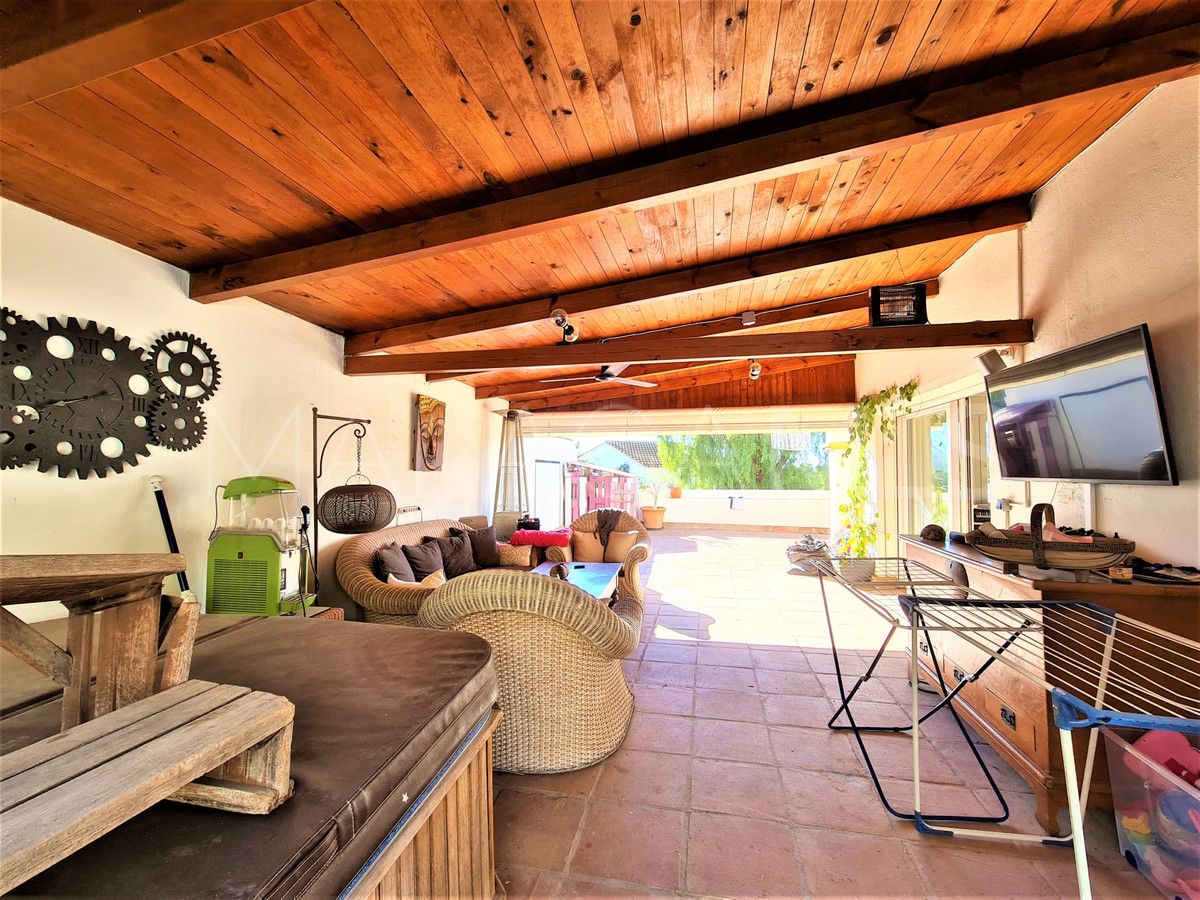 Villa for sale in Nueva Andalucia