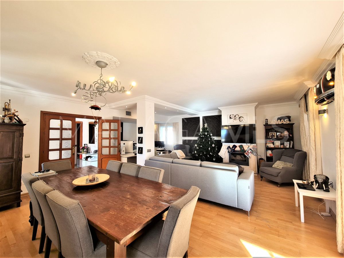 Villa for sale in Nueva Andalucia
