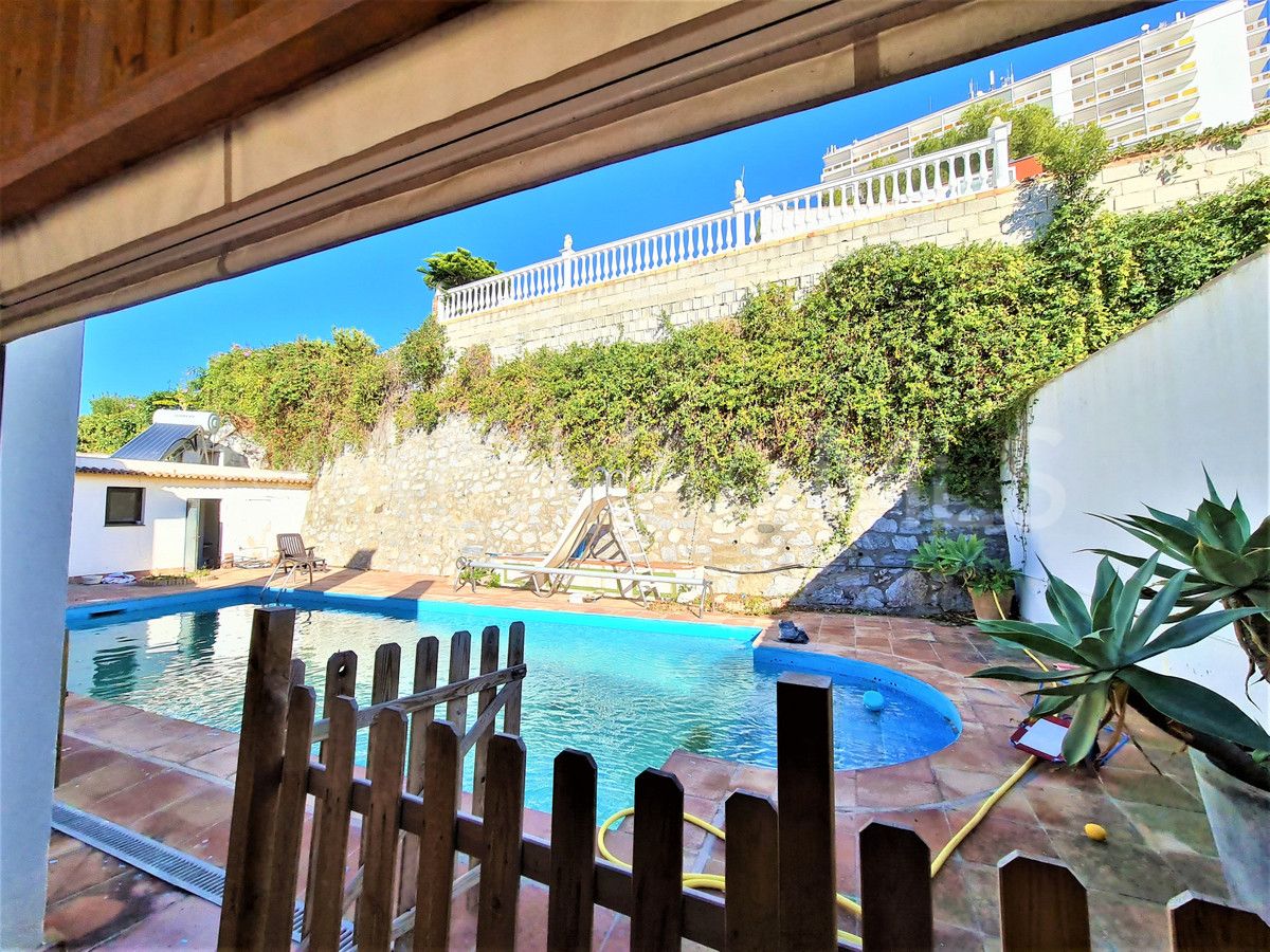 Villa for sale in Nueva Andalucia