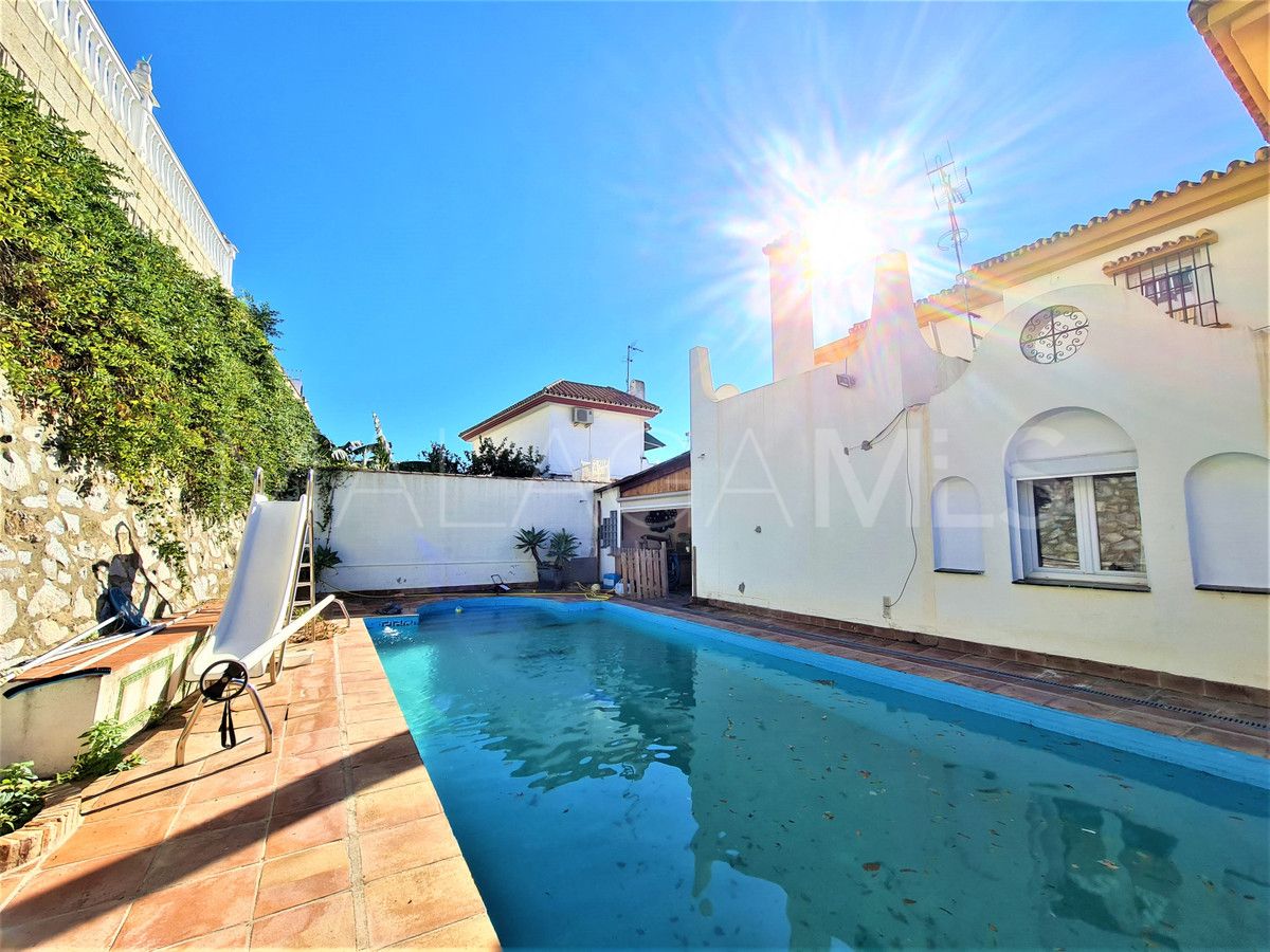 Villa for sale in Nueva Andalucia