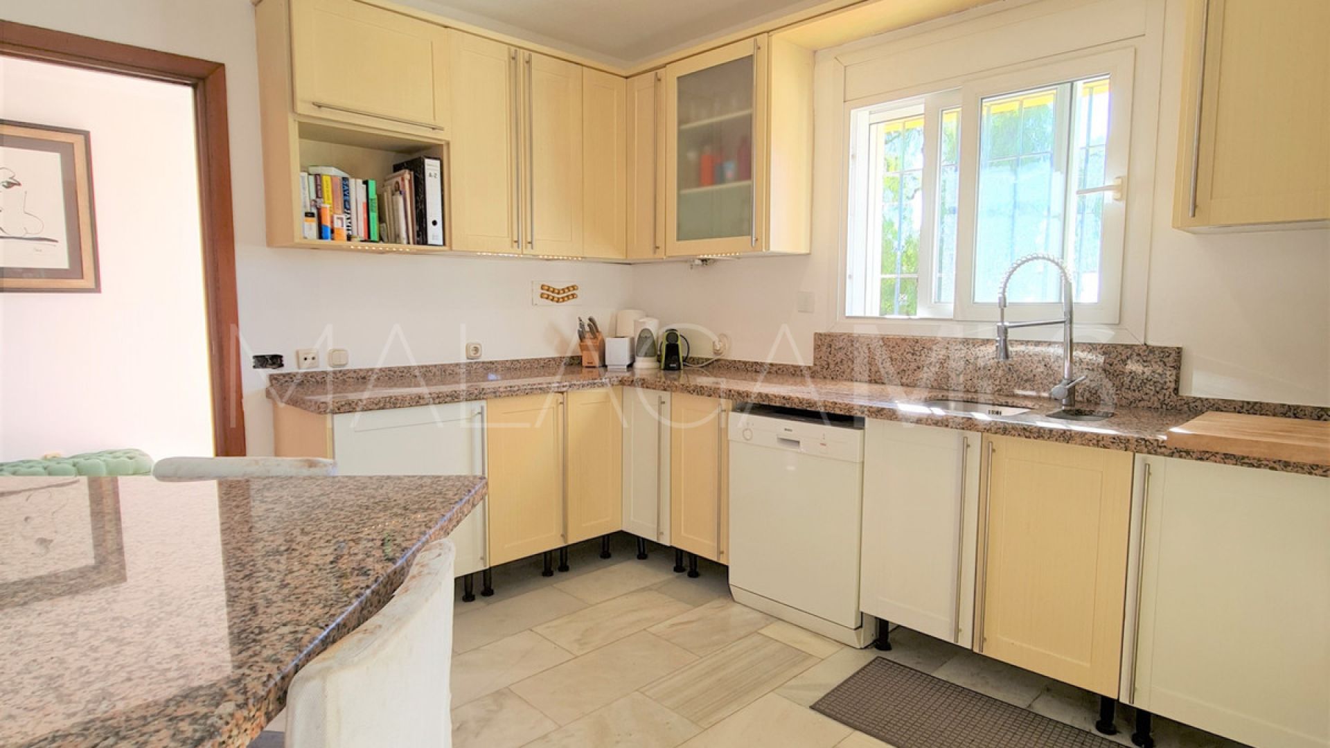 Villa for sale in Nueva Andalucia