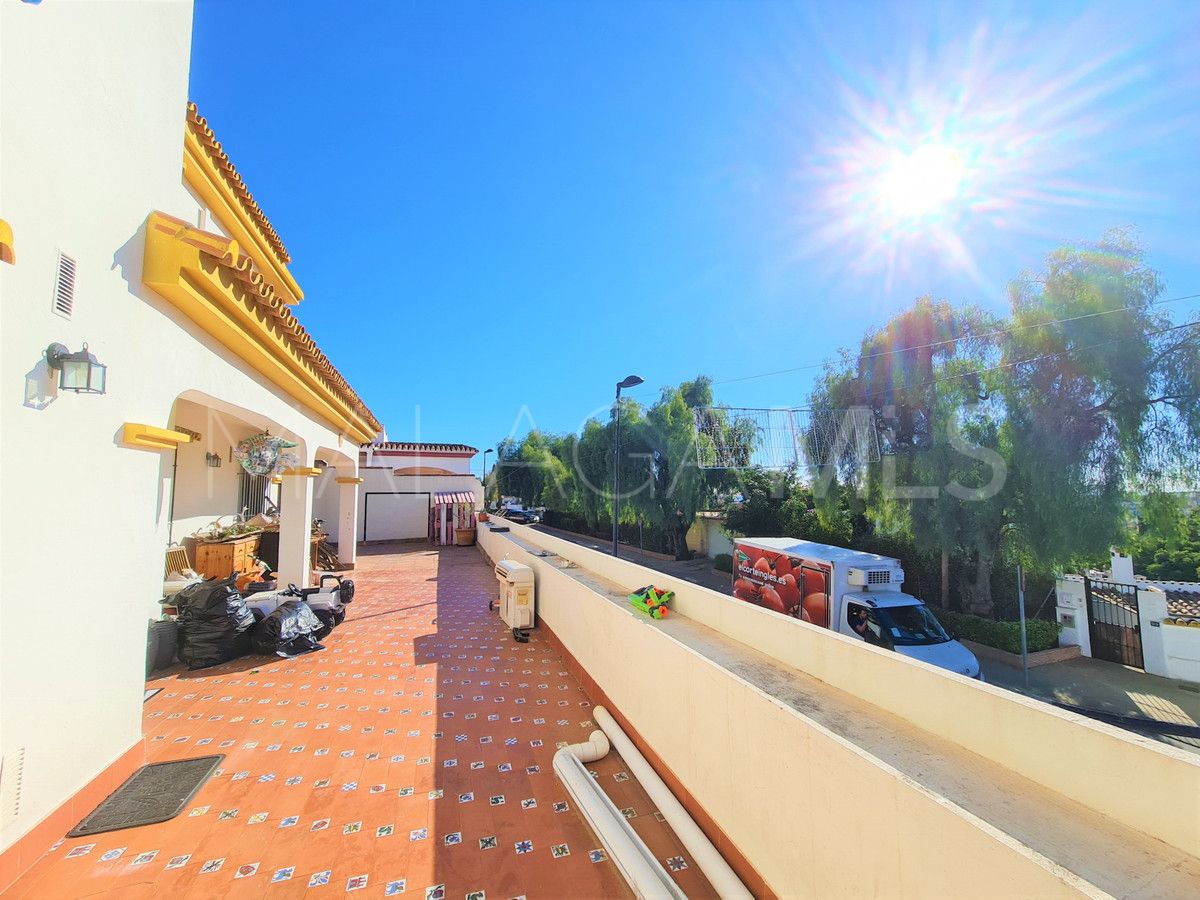 Villa for sale in Nueva Andalucia