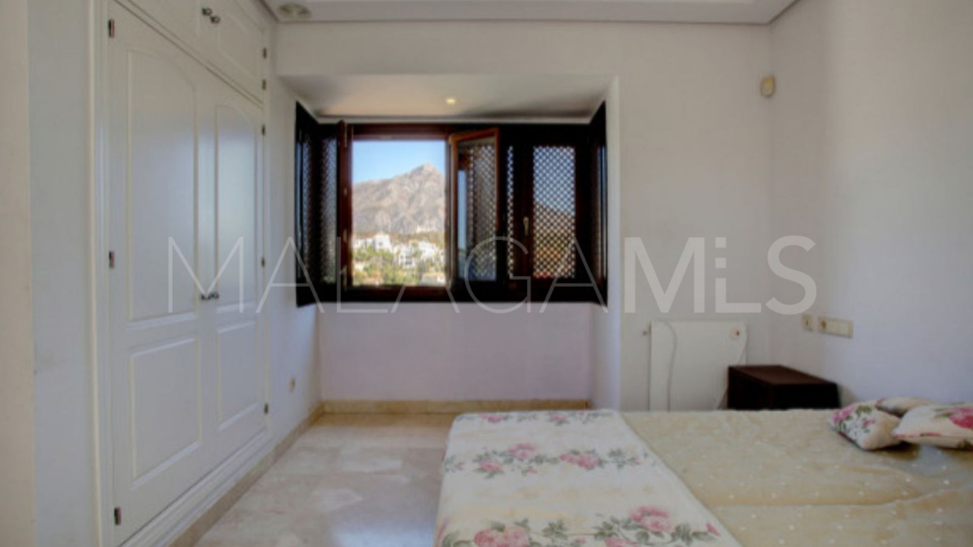 Villa for sale in Nueva Andalucia
