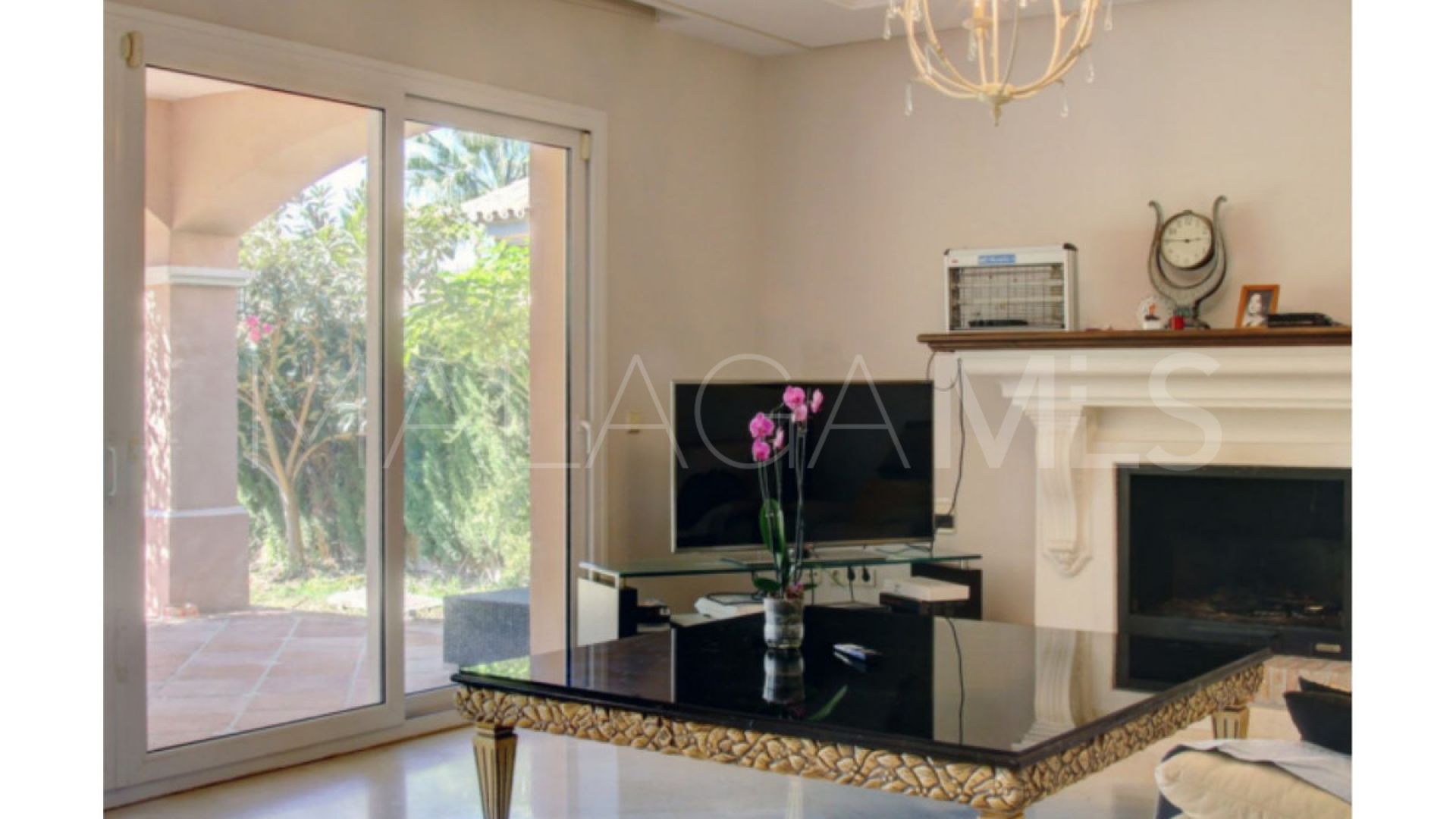 Villa for sale in Nueva Andalucia