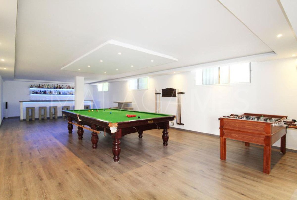 Villa for sale in Nueva Andalucia