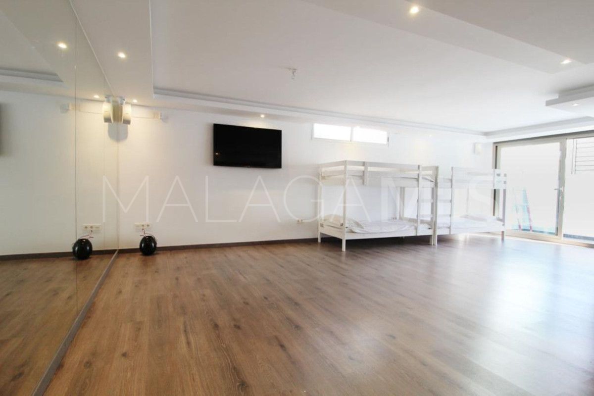 Villa for sale in Nueva Andalucia